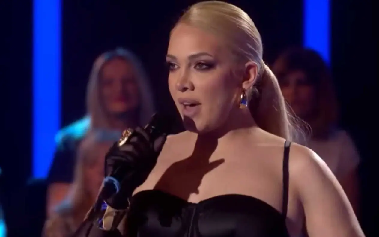 Milica Todorović Milica Todorović prvi put u javnosti sa trudničkim stomakom