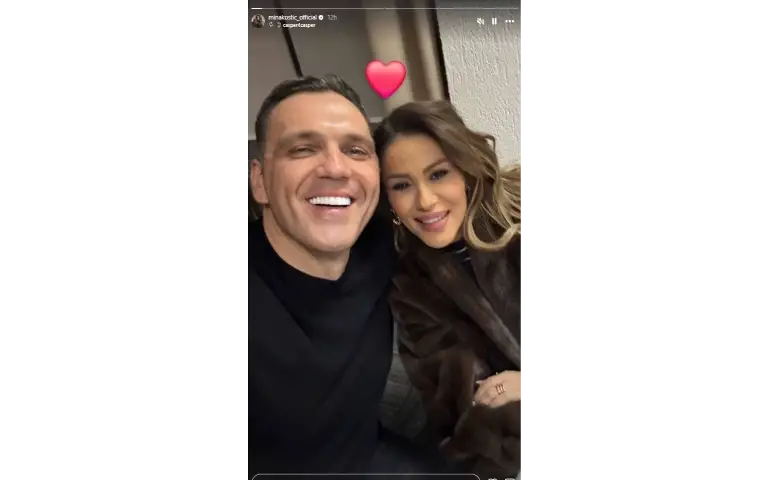 Mina konačno u zagrljaju dečka