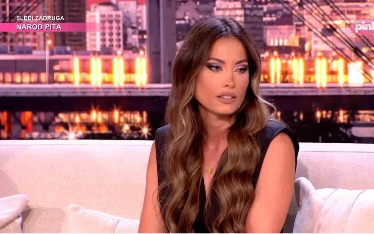 Mirka Vasiljević u glmuroznom stilu na snimanju