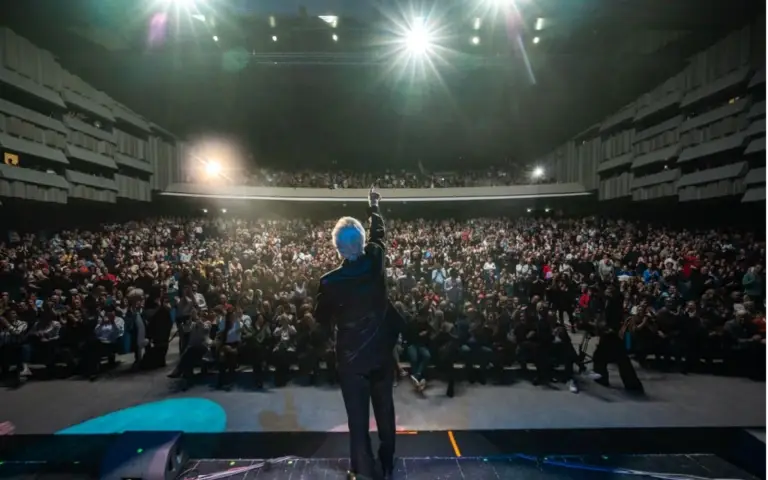 Miroslav Ilić na koncertu u Sava Centru sa publikom