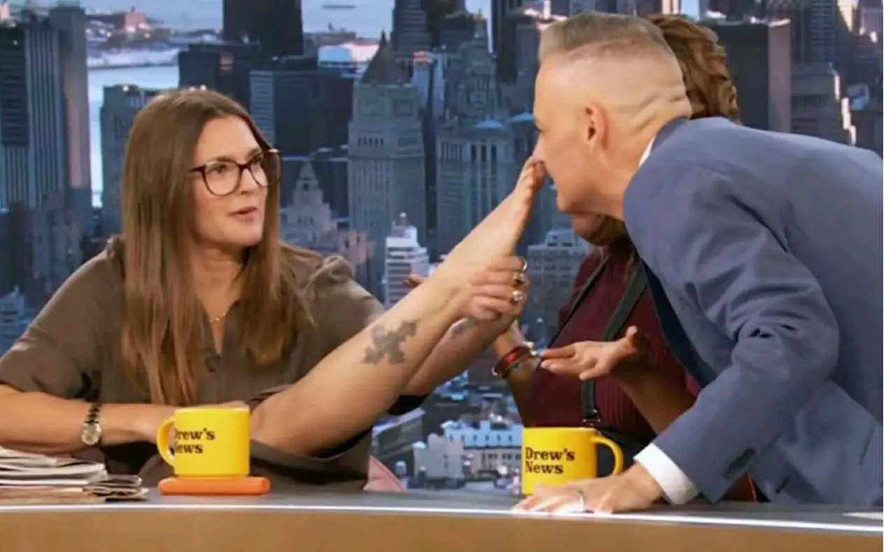 Drew Barrymore prisilila ih da joj mirišu stopala