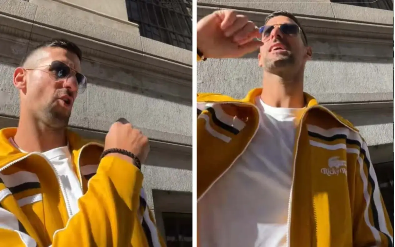 Novak Đoković u žutom odelu igra uz poznatu pesmu