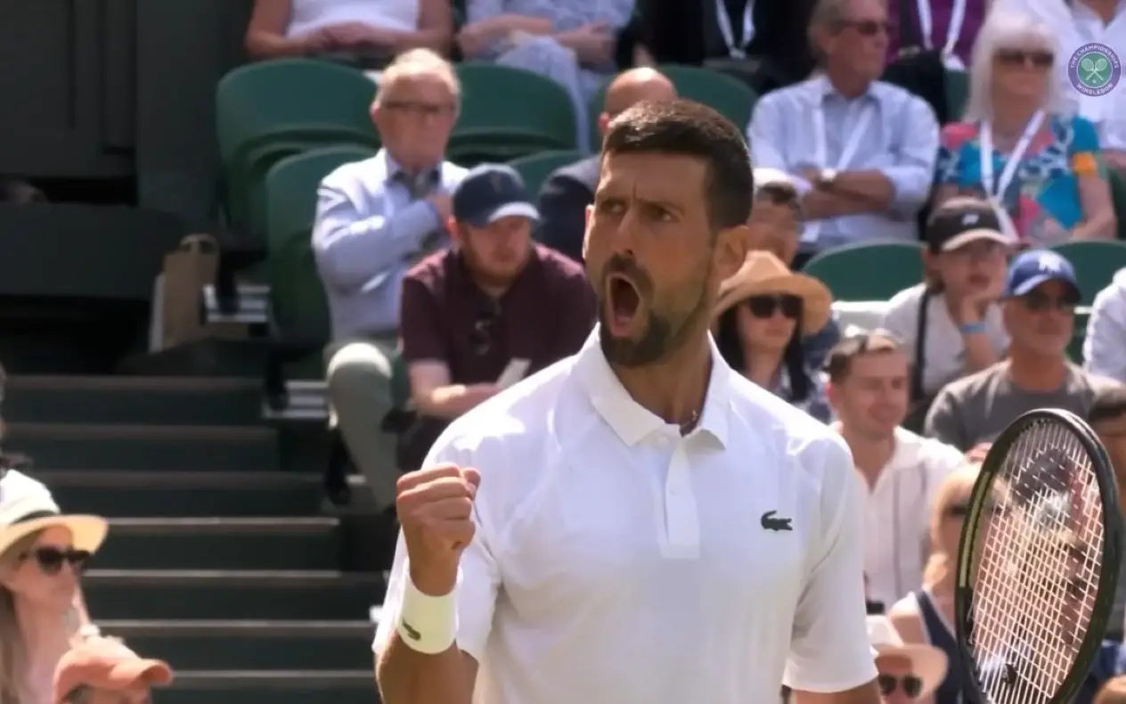 Novak Đoković sa decom Stefanom i Tarom tokom zajedničkog treninga na Wimbledonu 2025