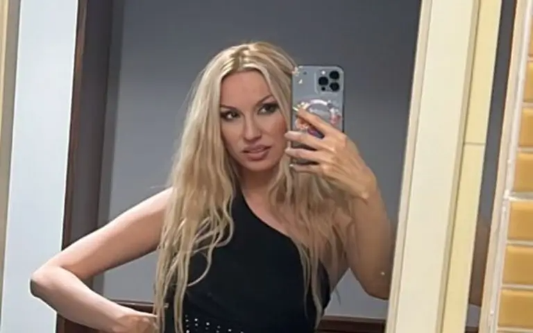 Rada Manojlović selfie