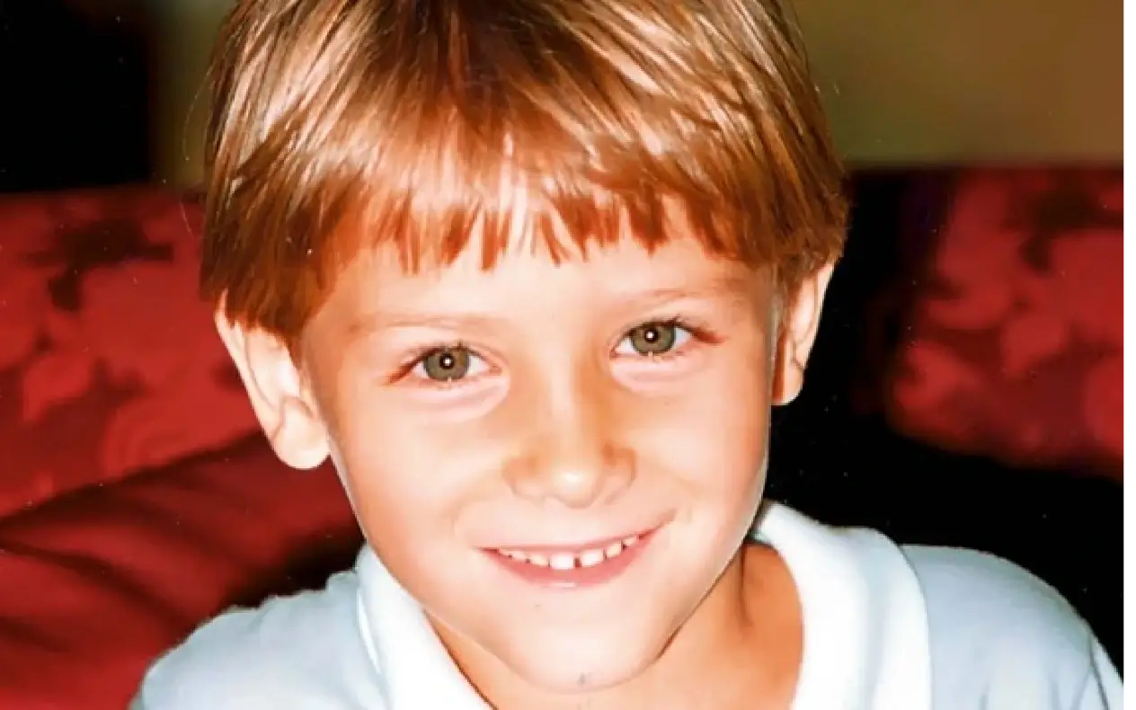 Saša Kovačević kao dete Saša Kovačević u detinjstvu nasmejan