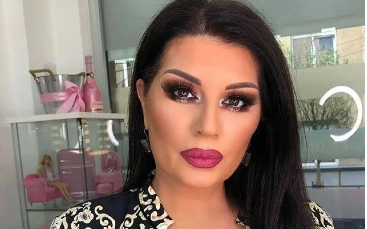 Sanja Maletić sa izrazitom jakom šminkom