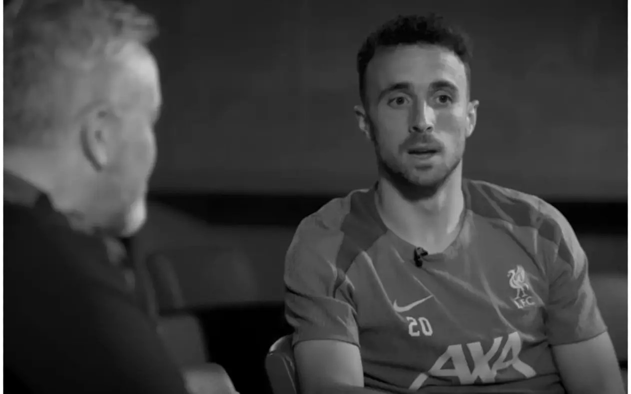 Dioga Jote u dresu Liverpoola tokom intervjua 