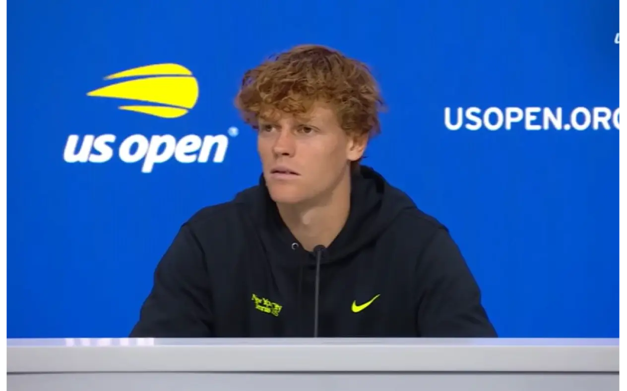 Jannik Sinner tokom konferencije za novinare na US openu