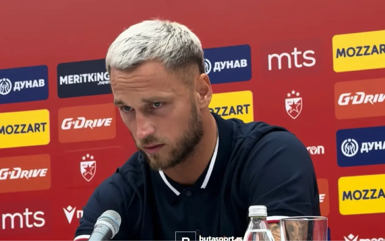 Marko Arnautović sa tužnim izrazom lica nakon utakmice