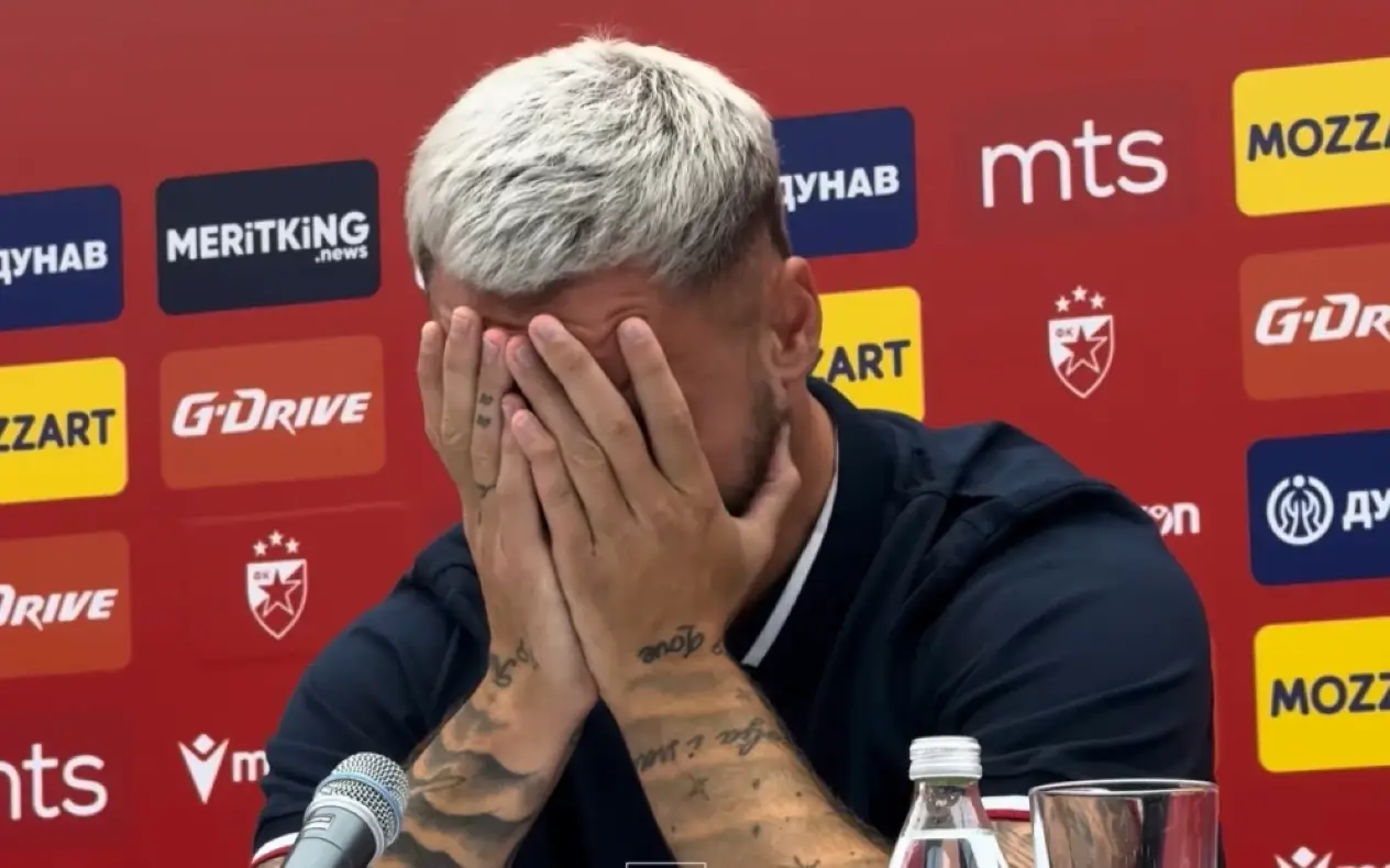 Marko Arnautović sa sklopljenim rukama na konferenciji Crvene Zvezde, plako zbog jednog pitanja