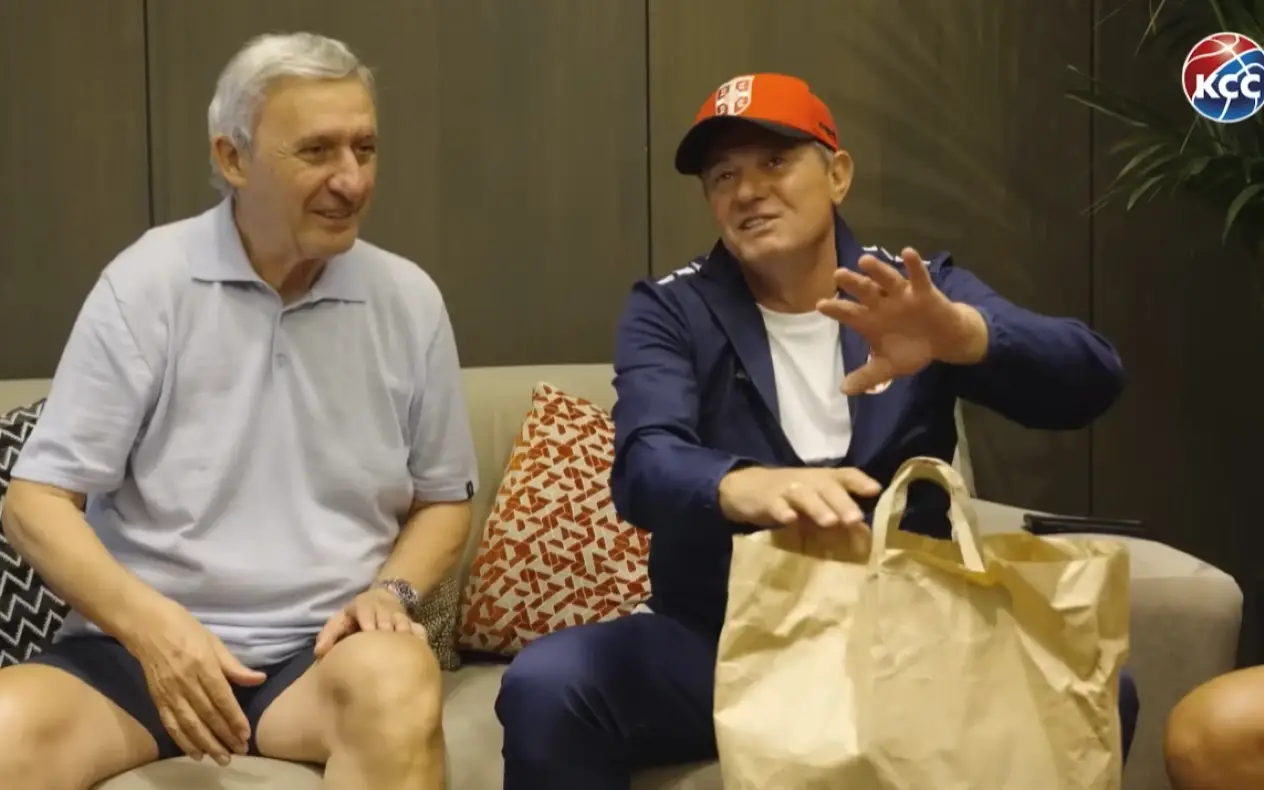 Svetislav Pešić i Dragan Stojković Piksi pokloni u Rigi