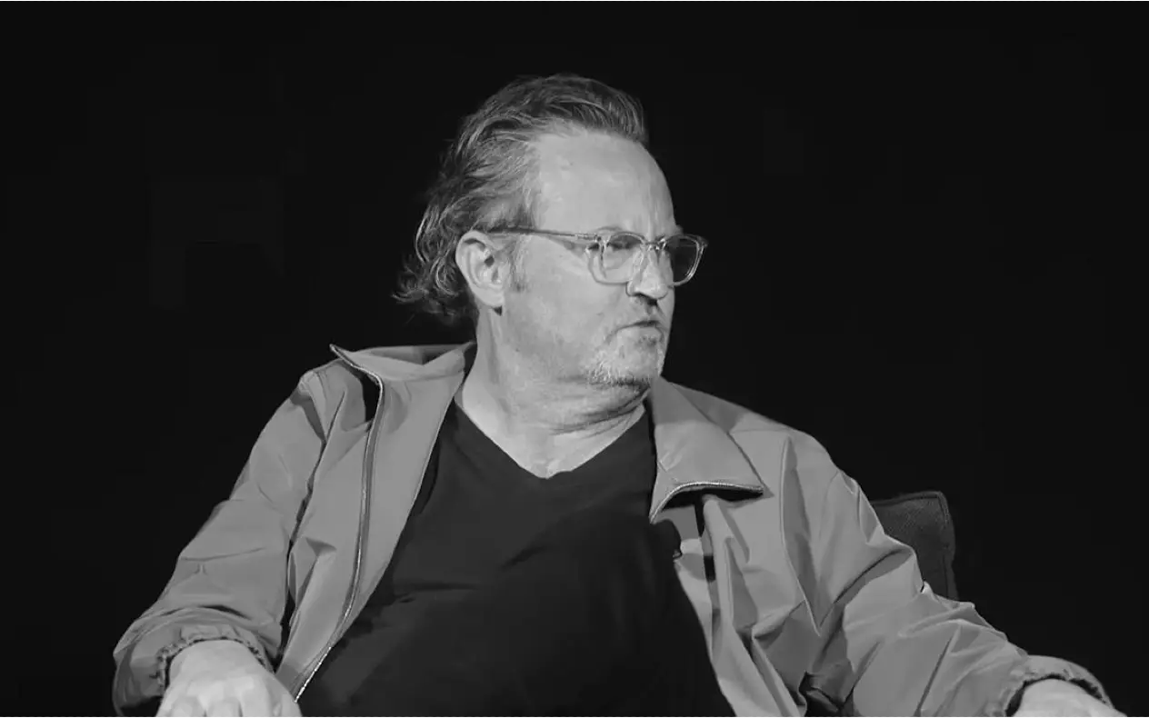 Matthewu Perry tokom intervjua i predavanja o svojoj novoj knjizi
