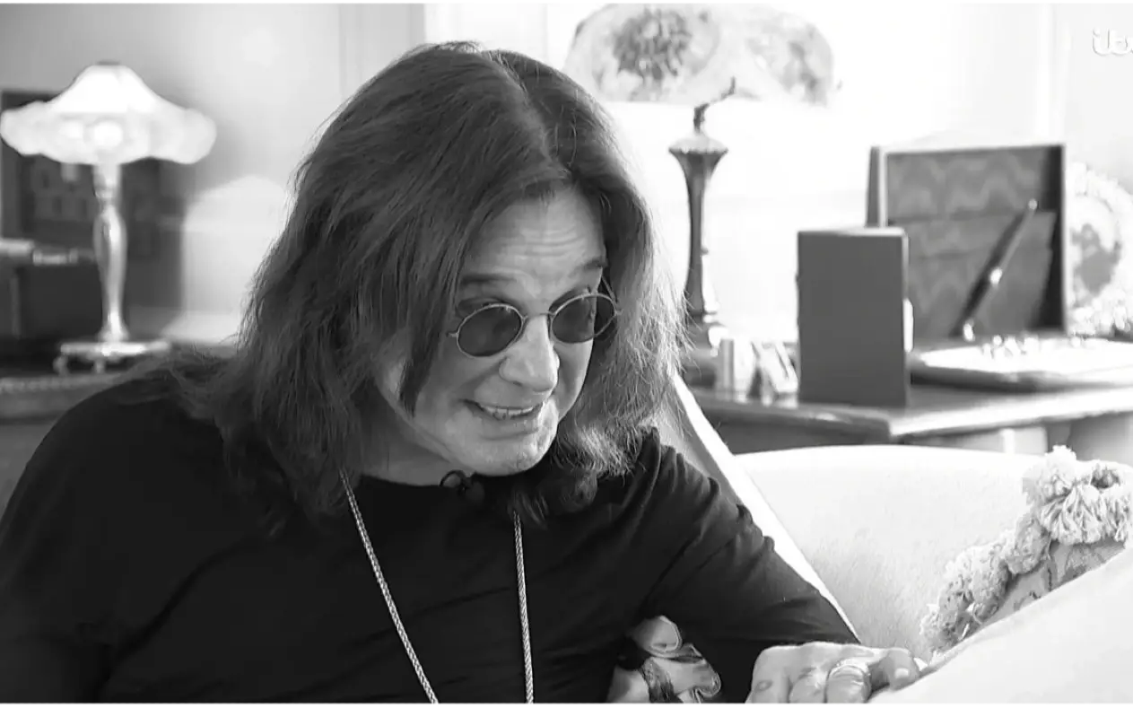 Ozzy Osbourne tokom intervjua sa naočarima