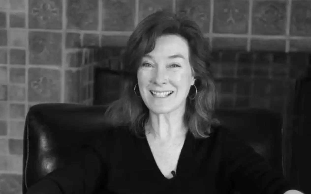 Valerie Mahaffey nasmejana tokom intervjua u emisiji
