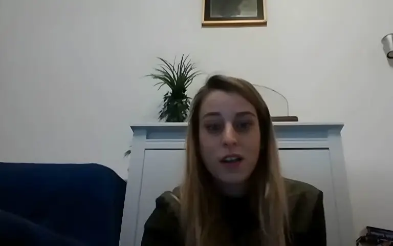 Ćerka Tanasija Uzunovića, Sofija Sofija Uzunović u crnoj majici govori poeziju u kameru