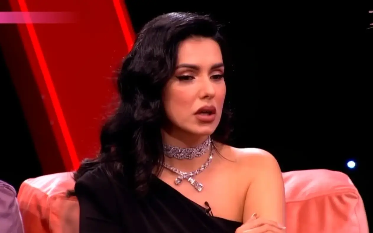 Tanja Savić u emisiji kod Ognjena Amidžića tokom odgovaranja na pitanja