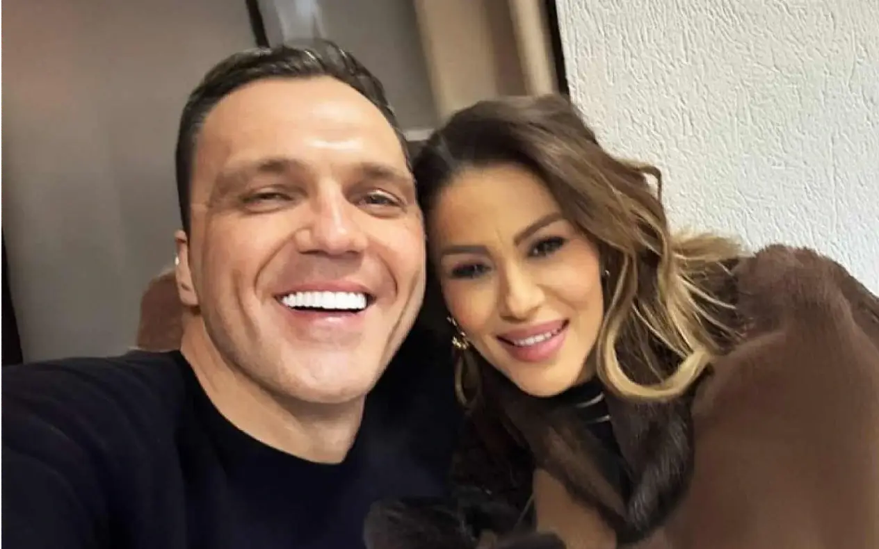 Mina Kostić i Kapser Mina Kostić zaposlila dečka