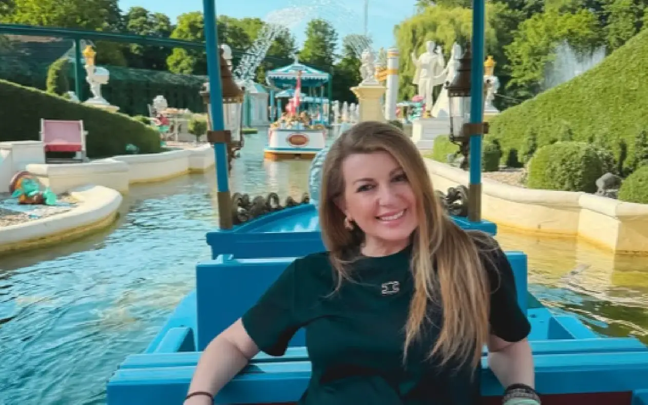 Viki Miljković na čamcu