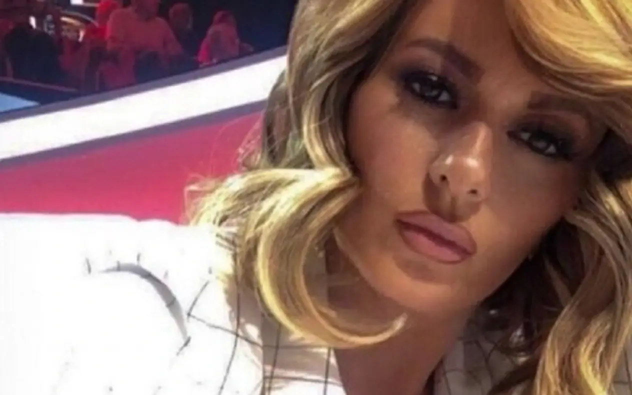 Viki Miljković selfie Viki Miljković napravila haos na mrežama: Snimak izazvao lavinu komentara!