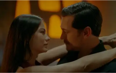 Esref Ruya - Nisan i Esref u zagrljaju