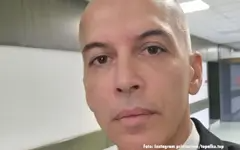 Milan Topalović Topalko sa leptir mašnom, selfie