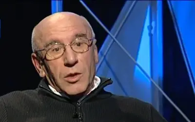 Boro Stjepanović, naočare, crni džemper, gostovanje Boro Stjepanović sa naočarima u crnom džemperu, gostuje u tv emisiji