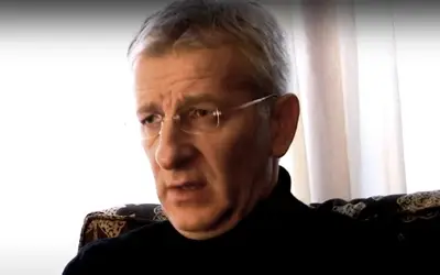 Branimir Brstina - tv emisija Branimir Brstina u crnoj rolci - sa naočarima za vid