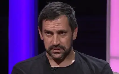 Goran Bogdan tv emisija Goran Bogdan, u crnoj majici tokom intervjua.