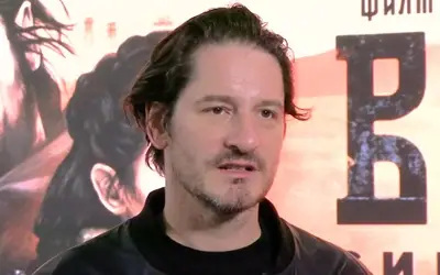 Igor Benčina u tamnoj jakni na premijeri filma