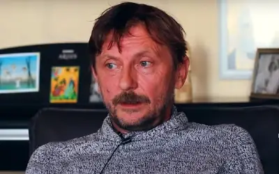 Jovo Maksić tokom gostovanja u popularnoj TV emisiji Jovo Maksić u rolci - sa brkovima i bradom