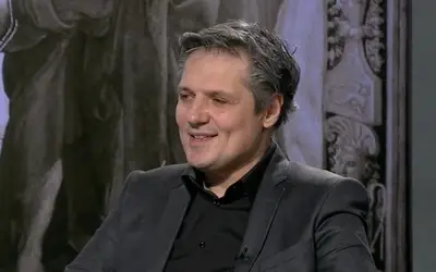Nebojša Dugalić - gostovanje u TV emisiji Nebojša Dugalić u crnoj košulji i sivom sakou