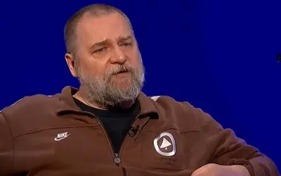 Nikola Pejaković Kolja, TV emisija Nikola Pejaković Kolja u crnoj majici i braon jakni