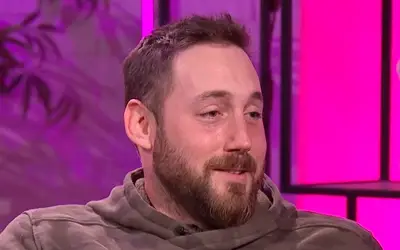 Petar Strugar tv emisija Petar Strugar najsmejan, u braon dukserici