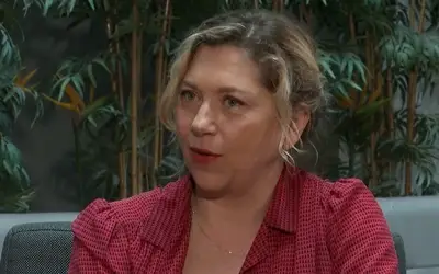 Branka Katić, crvena košulja, gostovanje u tv emisiji Branka Katić u crvenoj košulji - skupljenne kose i sa crvenim karminom