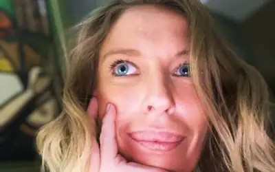 Ljubinka Klarić - selfie Ljubinka Klarić puštene kose - zamišljenog pogleda