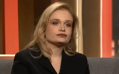 Mina Sovtić tokom gostovanja u TV emisiji Mina Sovtić u crnom sakou