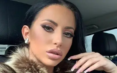 Aleksandra Tadić Cipka selfie u ogledalu