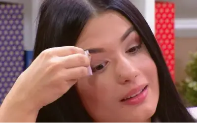Zorana Mićanović tužna i sa ozbiljnim izrazom lica bez šminke u TV emisji 
