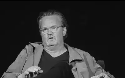 Matthewu Perry tokom intervjua i predavanja o svojoj novoj knjizi