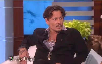 Johnny Deep Johnny Deep tokom intervjua