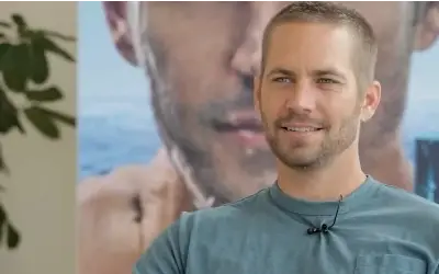 Paul Walker intervju Paul Walker u sivoj majici tokom intervjua