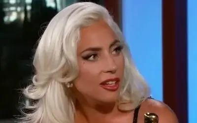 Lady Gaga intervju Lady Gaga sa ozbiljnim izrazom lica u emisiji