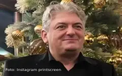 Toni Bijelić u crnoj košulju tokom novogodišnjih praznika