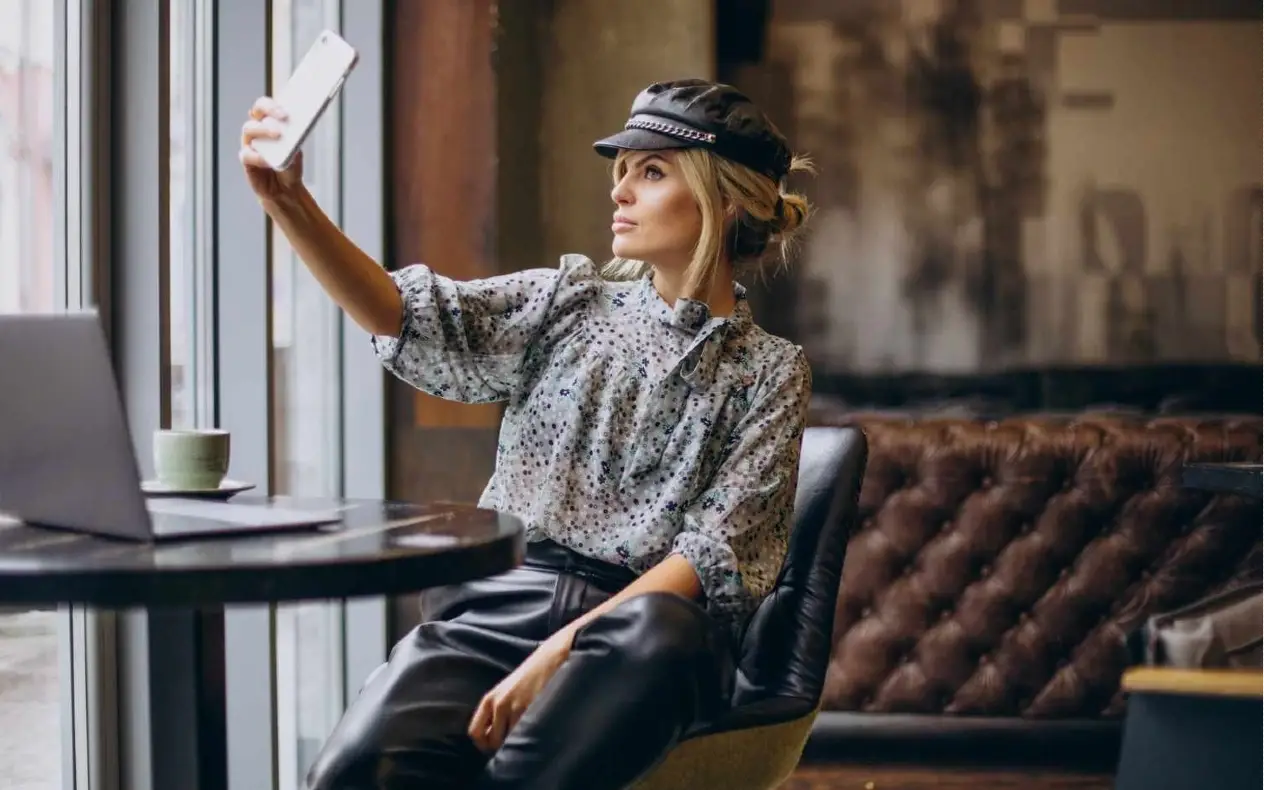 Luksuzni hotel influenserka Influenserka u luksuznom hotelu