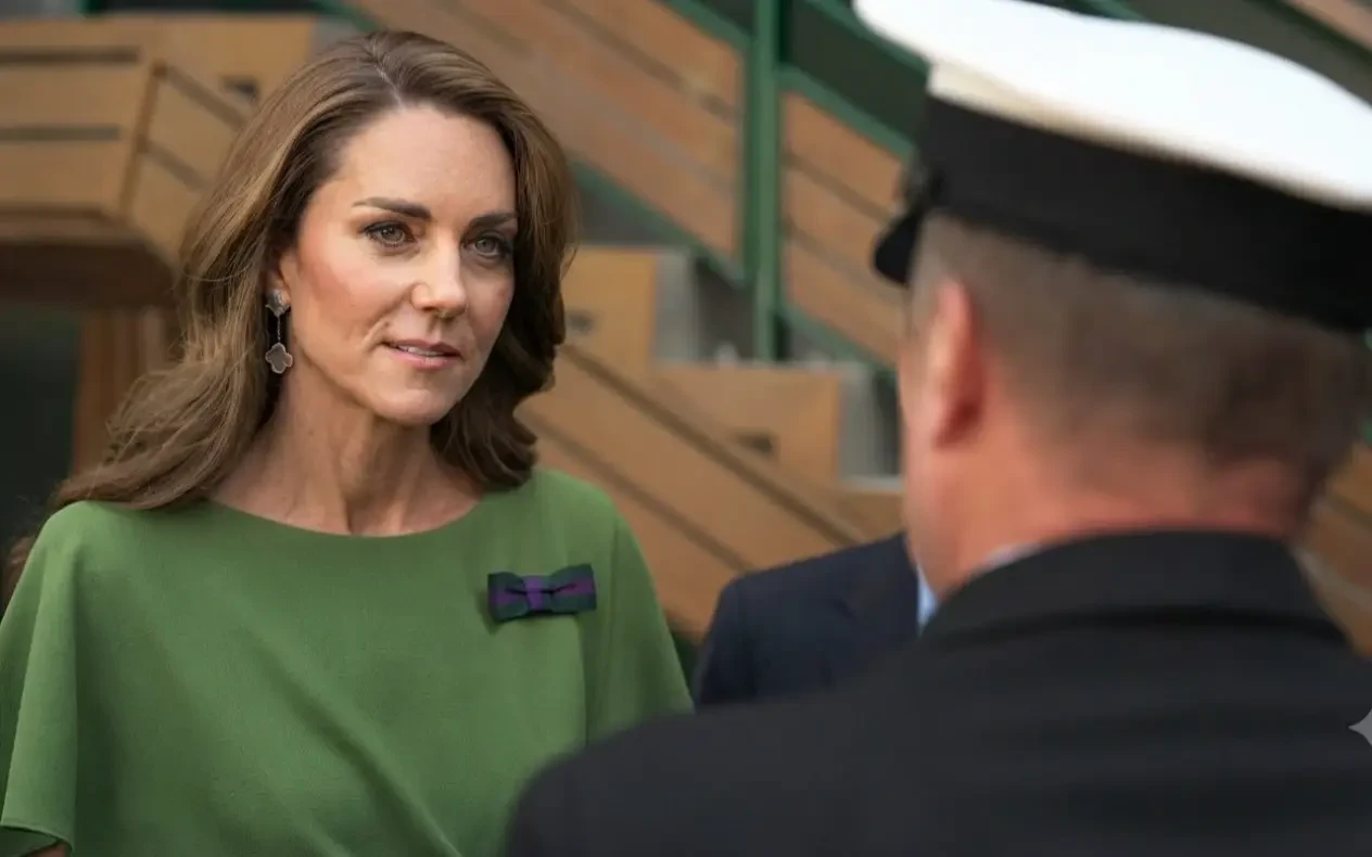 Kraljevska elegancija na Wimbledonu: Kate Middleton u nijansi koja osvaja