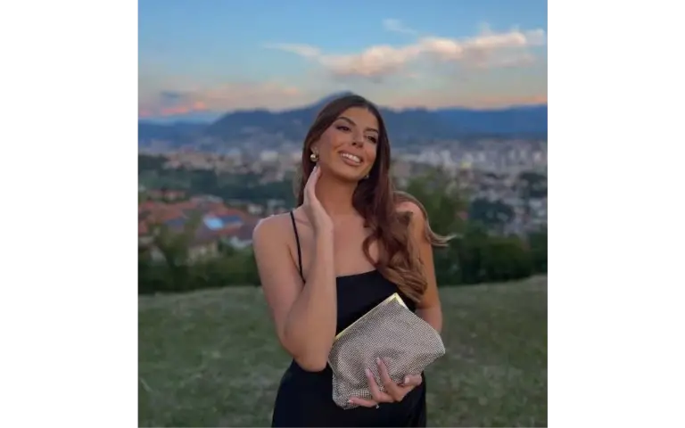 Adna Rovčanin-Omerbegović na veselju