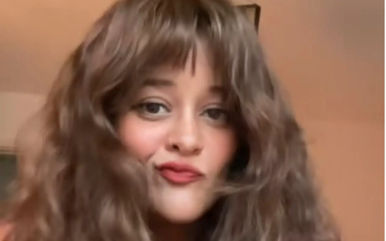 TikTok trend za žene bez filtera, umorne, razbarušene kose
