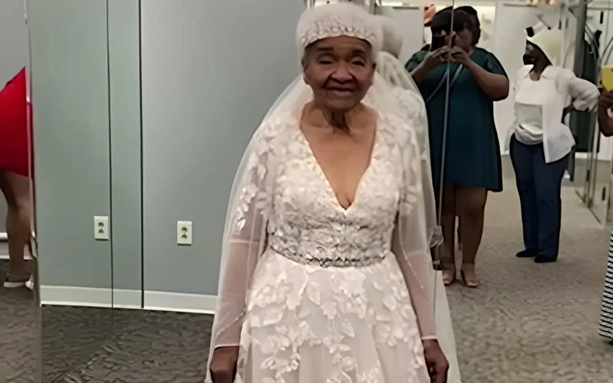  Baka (94) prvi put obukla venčanicu nakon 70 godina