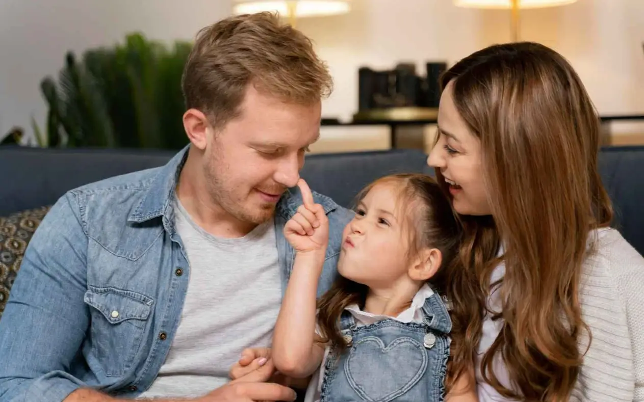 Roditelji sa devojčicom