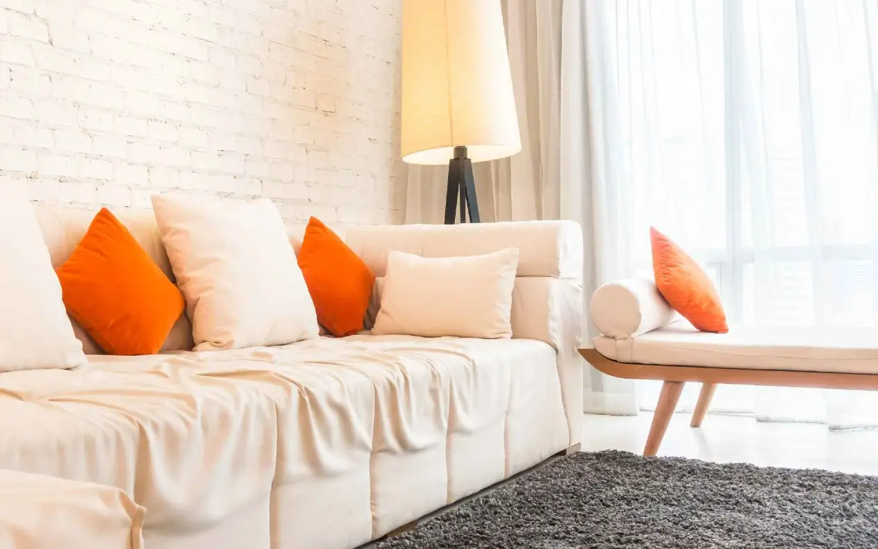 Mala dnevna soba sa tepihom